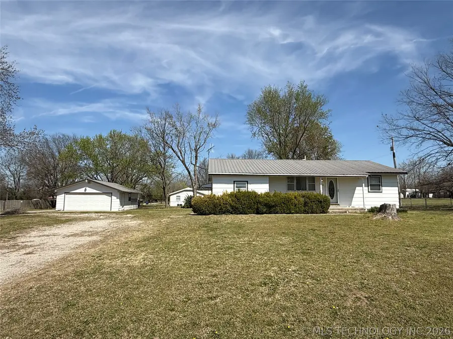 520 W Galer Avenue, Nowata, OK 74048 - #2
