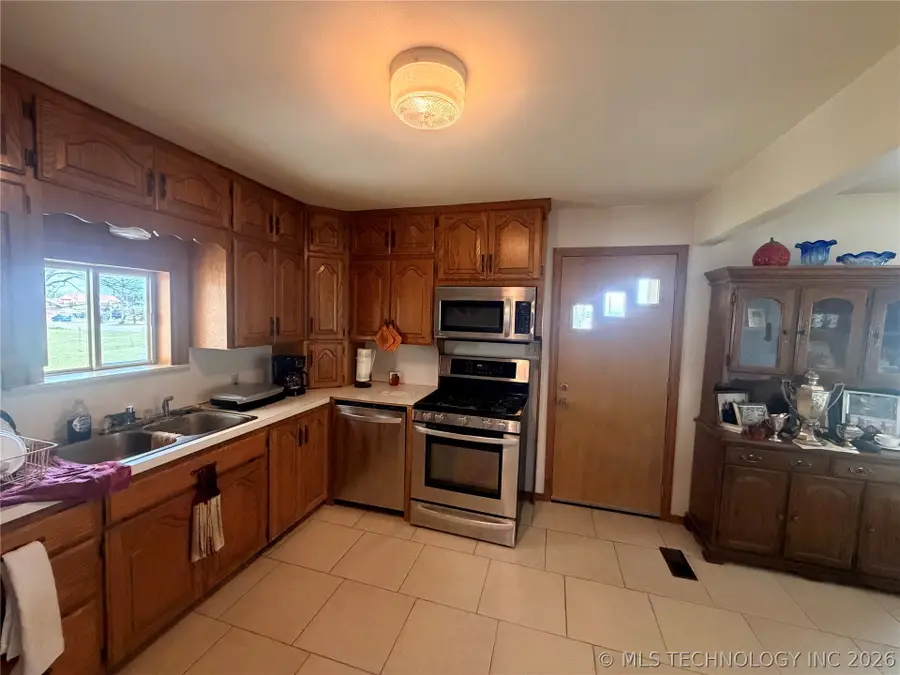 1412 E Walnut Street, Cushing, OK 74023 - #3