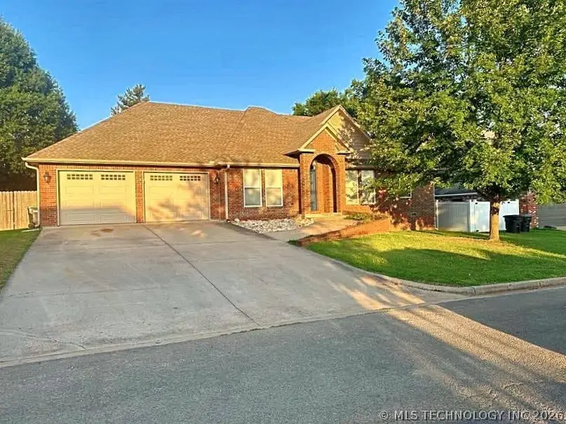 605 S Oak Avenue, Tahlequah, OK 74464 - #1