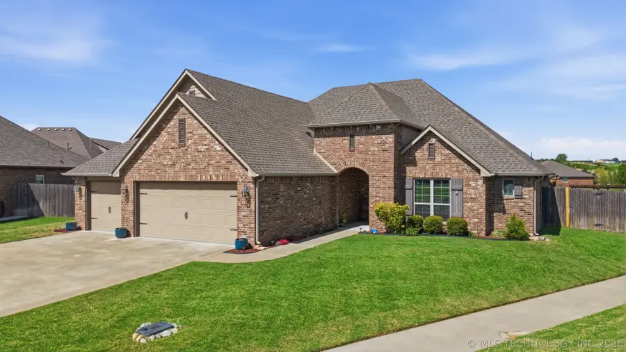 7701 E 82nd Street, Owasso, OK 74055 - #2