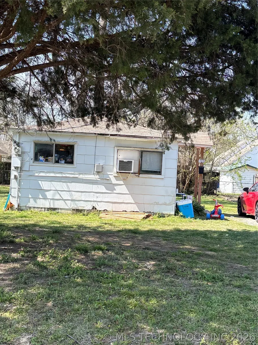 707 N Weenonah Avenue, Claremore, OK 74017 - #2