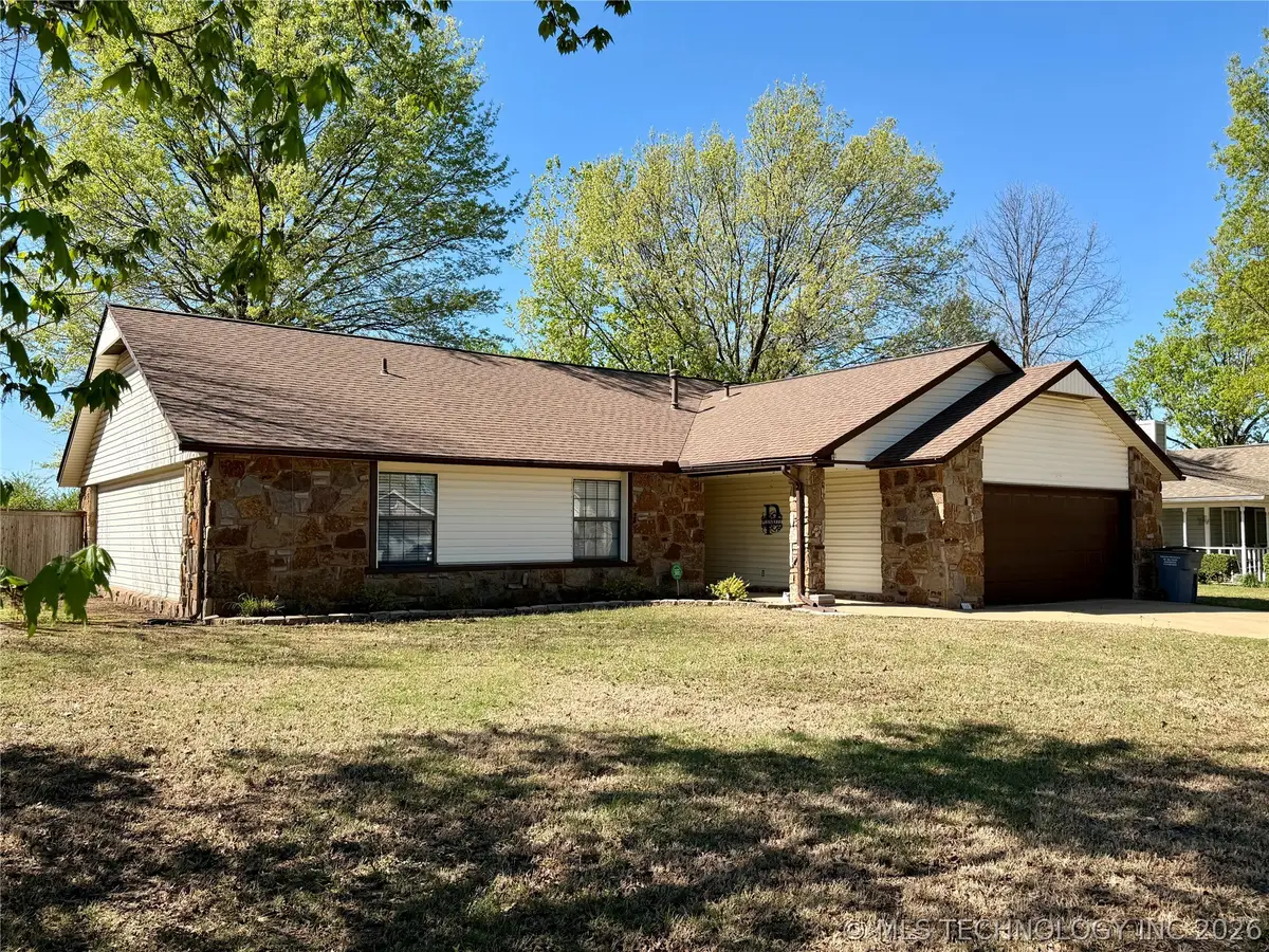 1807 SW 4th Street, Wagoner, OK 74467 - #1