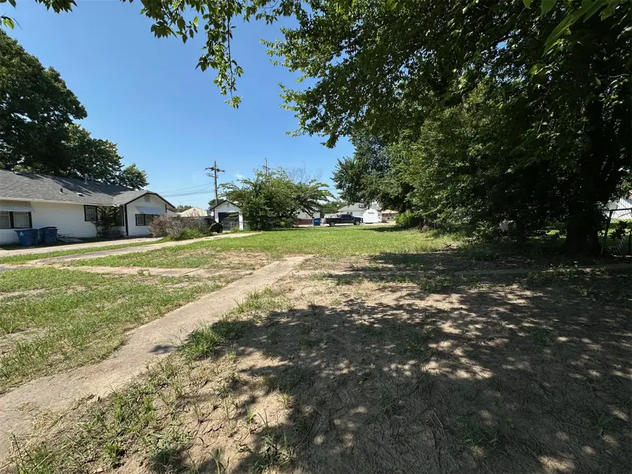 803 E Delaware Avenue, McAlester, OK 74501 - #3