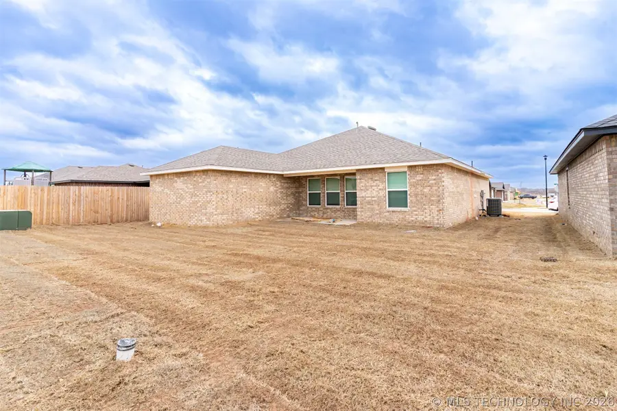 27173 E 109th Street S, Coweta, OK 74429 - #2
