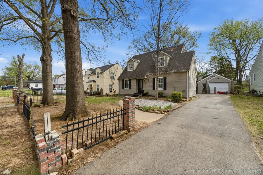 1810 S Dewey Avenue, Bartlesville, OK 74003 - #2