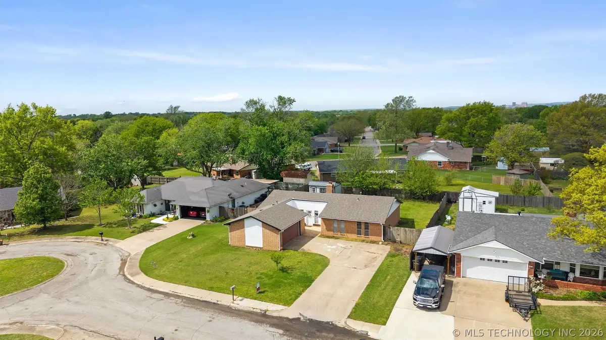 517 Baylor Court, Bartlesville, OK 74006 - #1