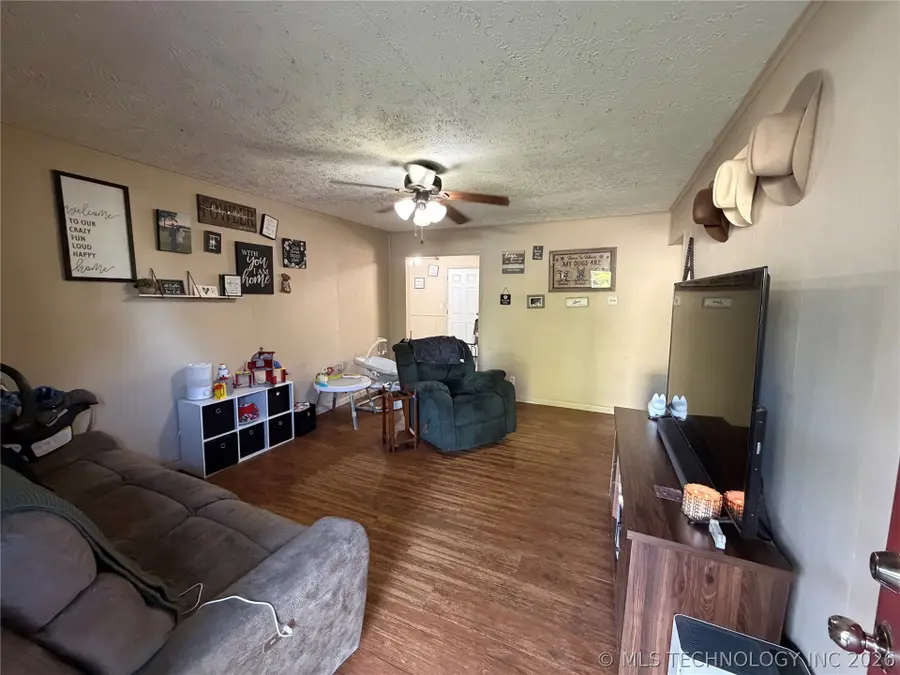 16 S Indianola Street, Pryor, OK 74361 - #2