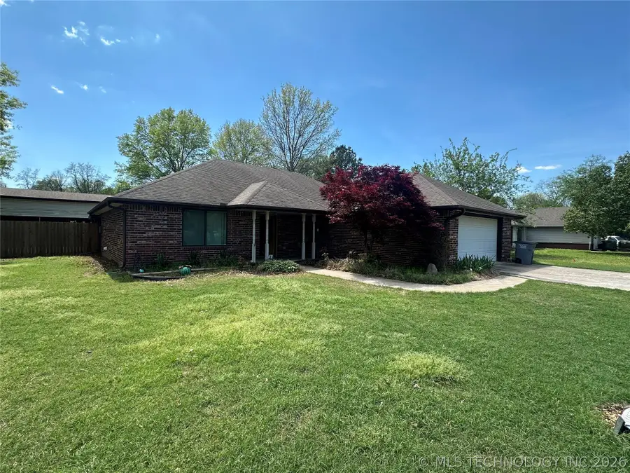 908 Linn Avenue, Wagoner, OK 74467 - #3