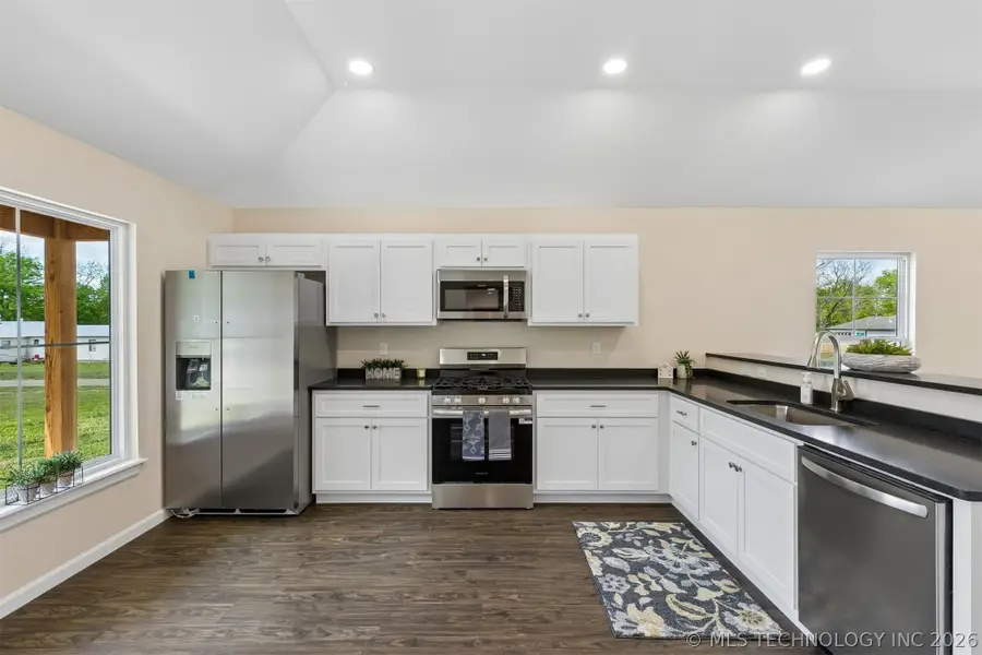 1019 N Central Avenue, Cushing, OK 74023 - #3