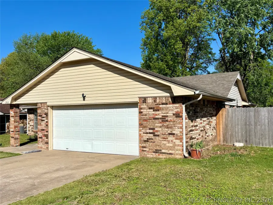 2513 S 27th Place, Muskogee, OK 74401 - #2