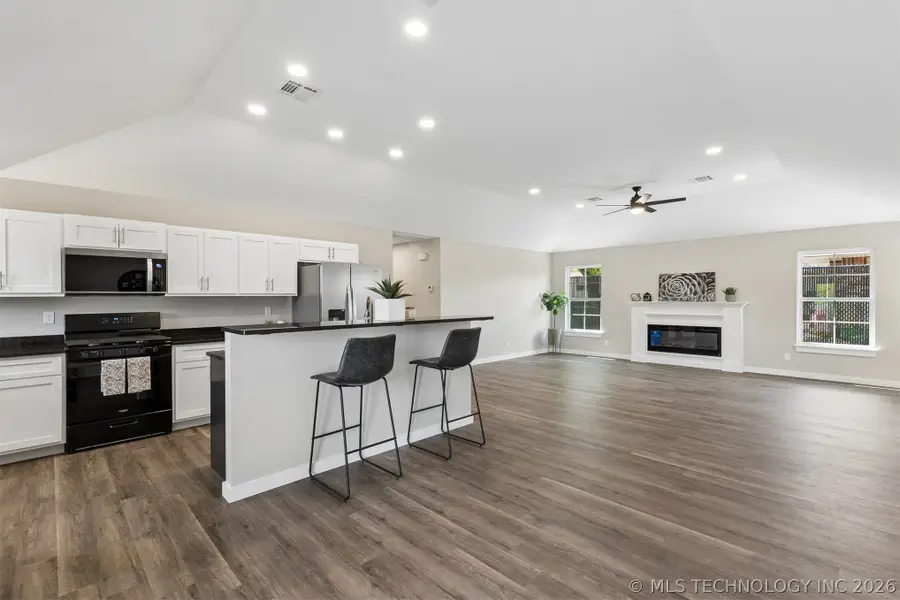 107 W Vine Street, Cushing, OK 74023 - #2