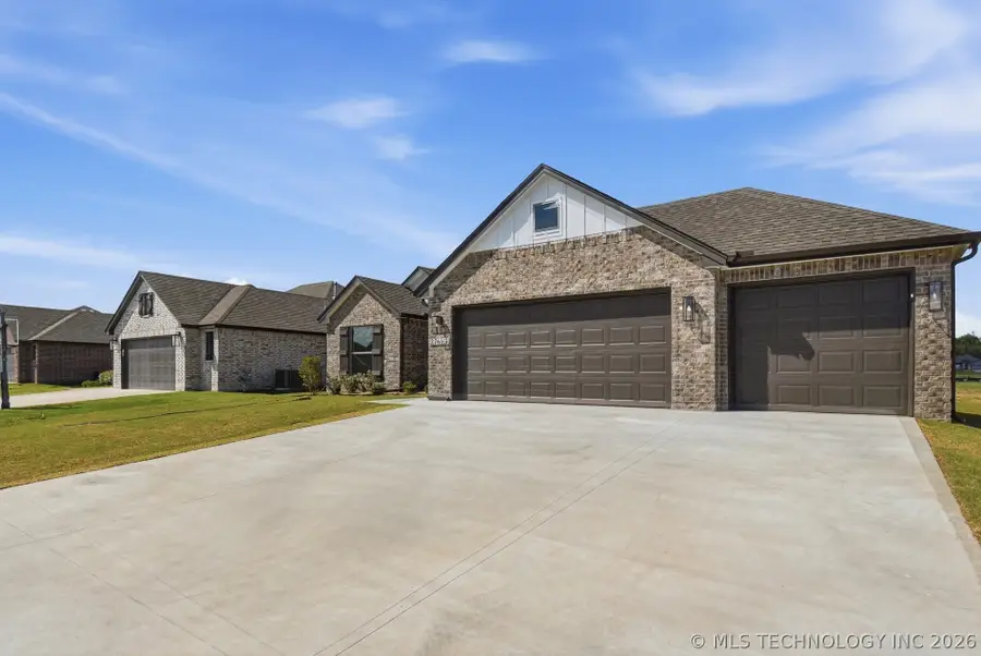27613 E 108th Place S, Coweta, OK 74429 - #3