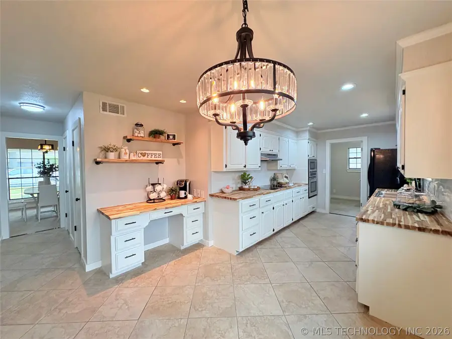 1115 Surrey Drive, Ardmore, OK 73401 - #2