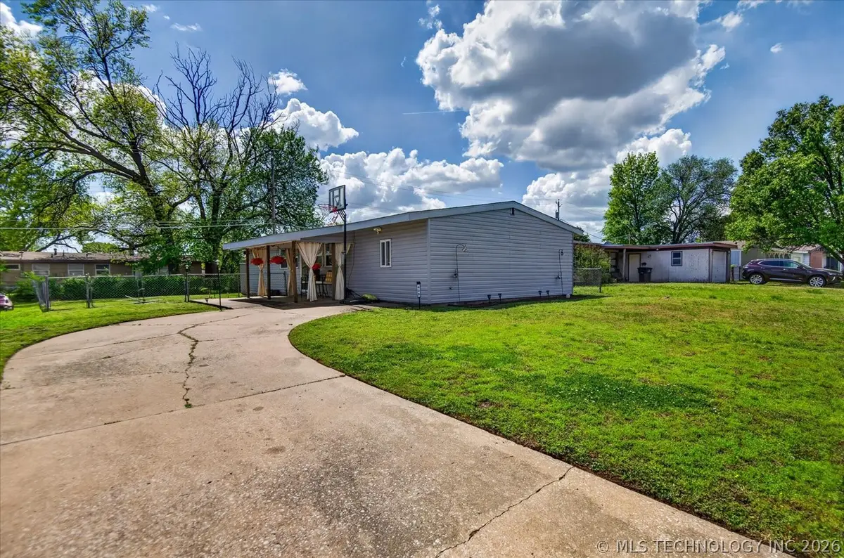 420 NW Lahoma Drive, Bartlesville, OK 74003 - #1
