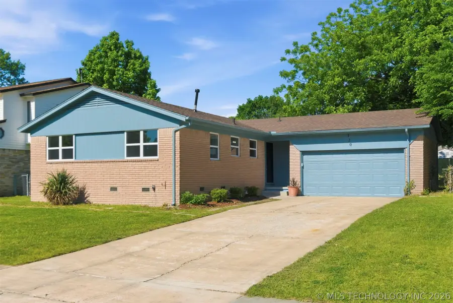 320 N Cedar Street, Owasso, OK 74055 - #2