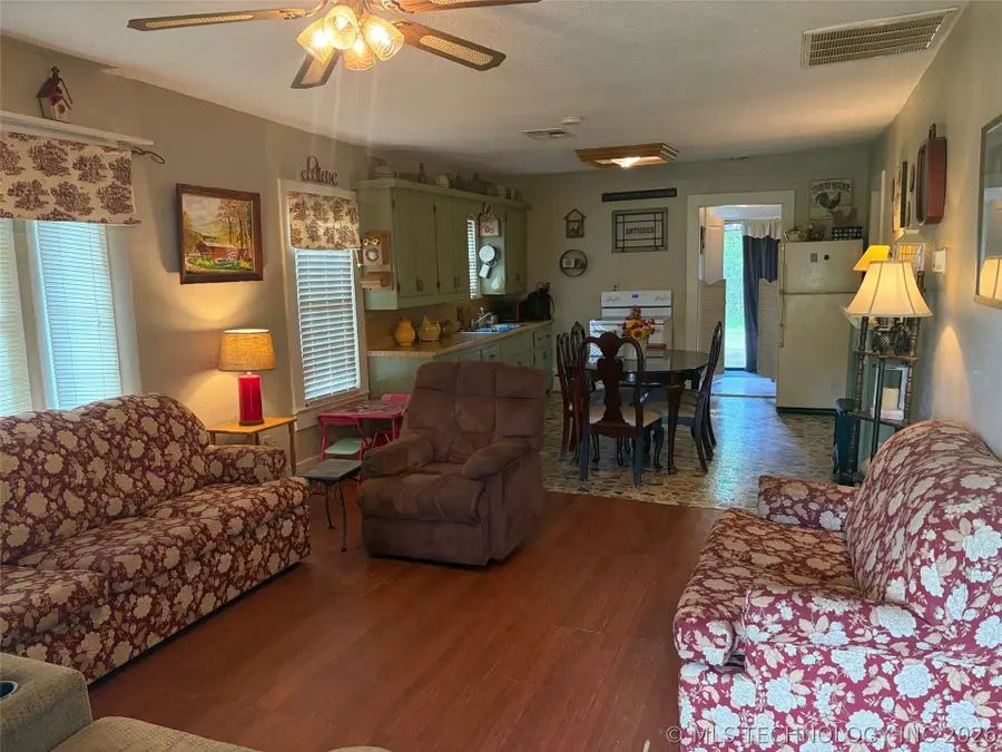 416 W Ash Street, Maud, OK 74854 - #2