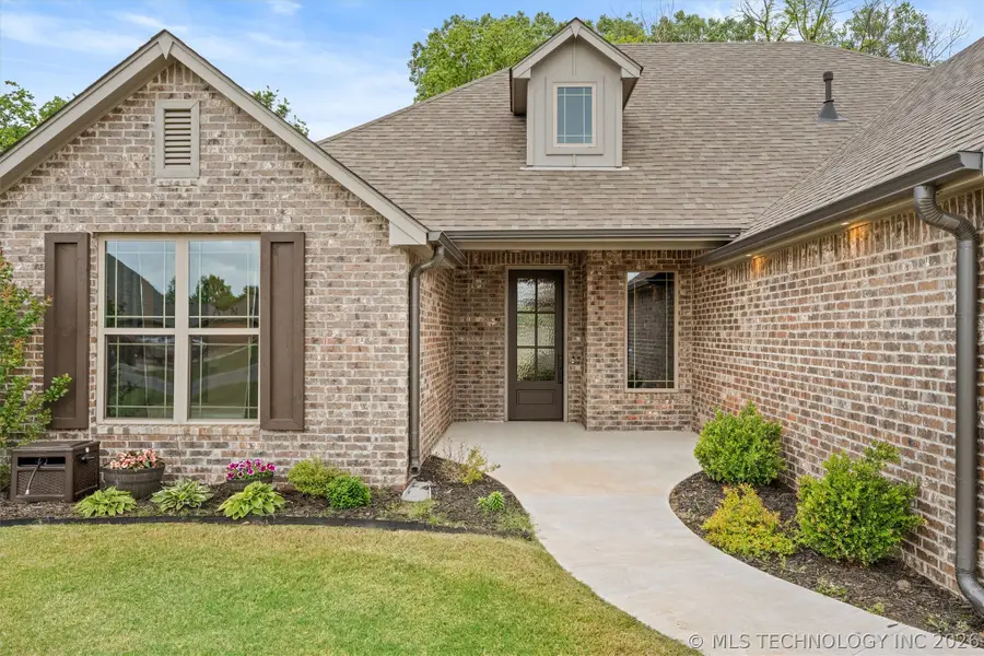 189 N Phillips Street, Skiatook, OK 74070 - #2