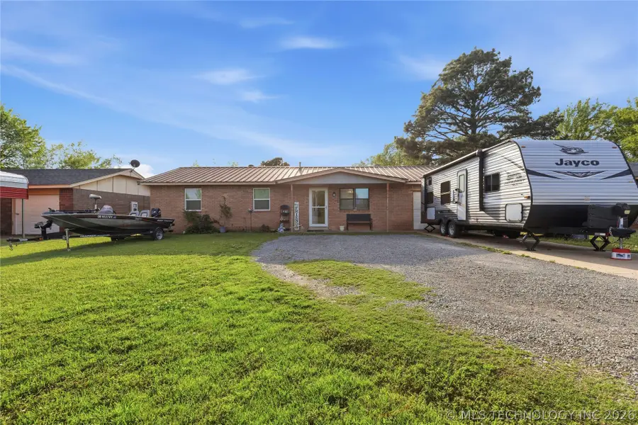 902 S Lincoln Ave Avenue, Wagoner, OK 74467 - #2