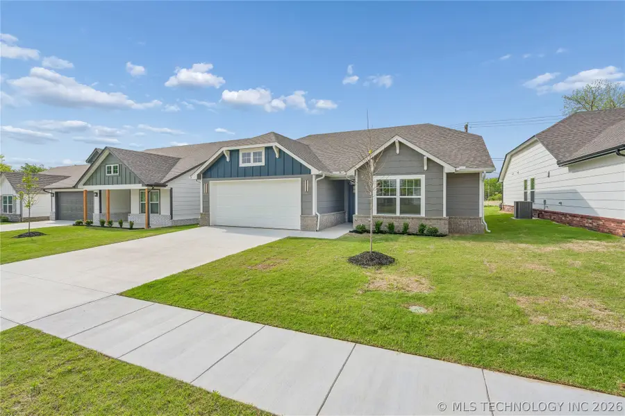 1121 E Cherry Street, Cushing, OK 74023 - #3