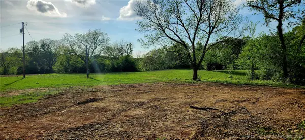 19502 Wilson Road, Henryetta, OK 74437