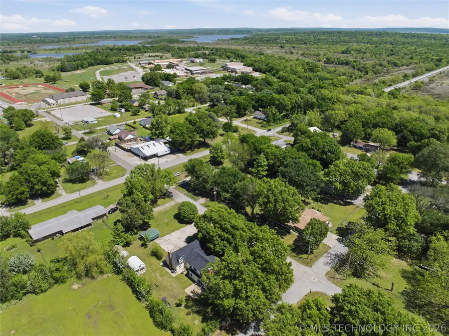 108 S Bettes Avenue, Wagoner, OK 74467 - #2