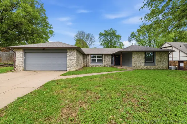 1906 Rolling Hills Drive, Bartlesville, OK 74006