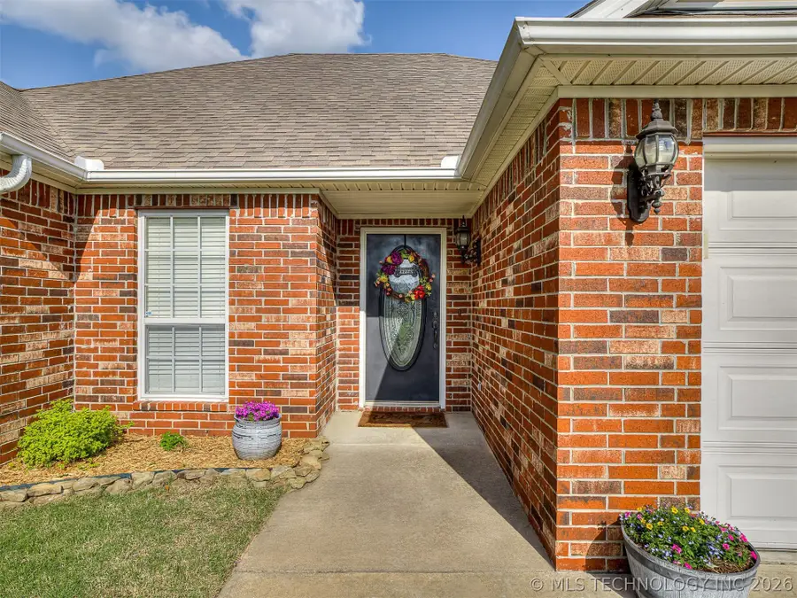 2004 Charleston Drive, Bartlesville, OK 74006 - #2