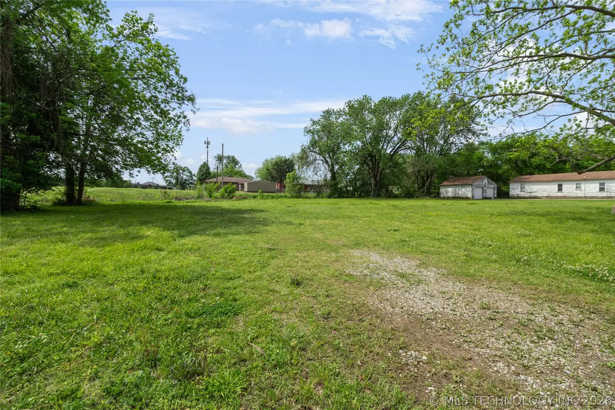 807 W Walnut Street, Collinsville, OK 74021 - #1