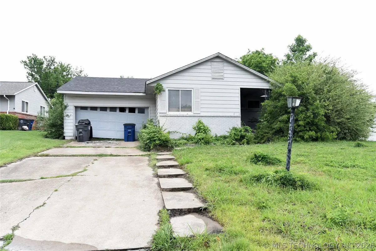 5807 E 22nd Place S, Tulsa, OK 74114 - #1