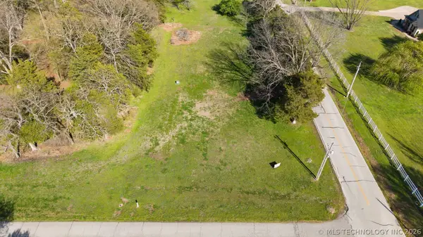 26 S 592 Place, Grove, OK 74344