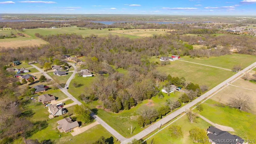 27 S 592 Place, Grove, OK 74344 - #2