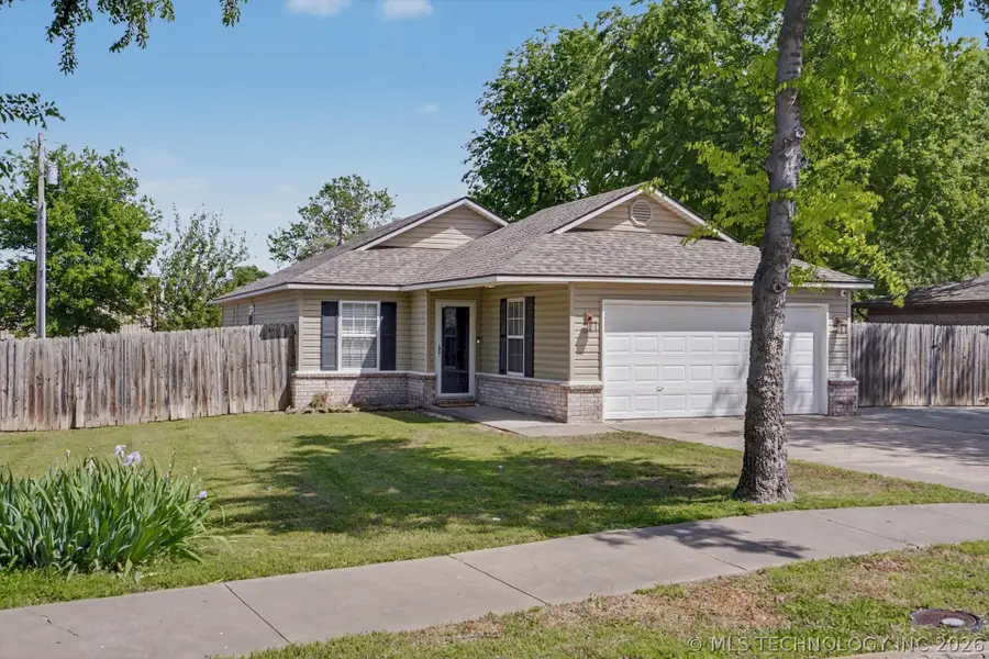 705 N Carlsbad Street, Owasso, OK 74055 - #2
