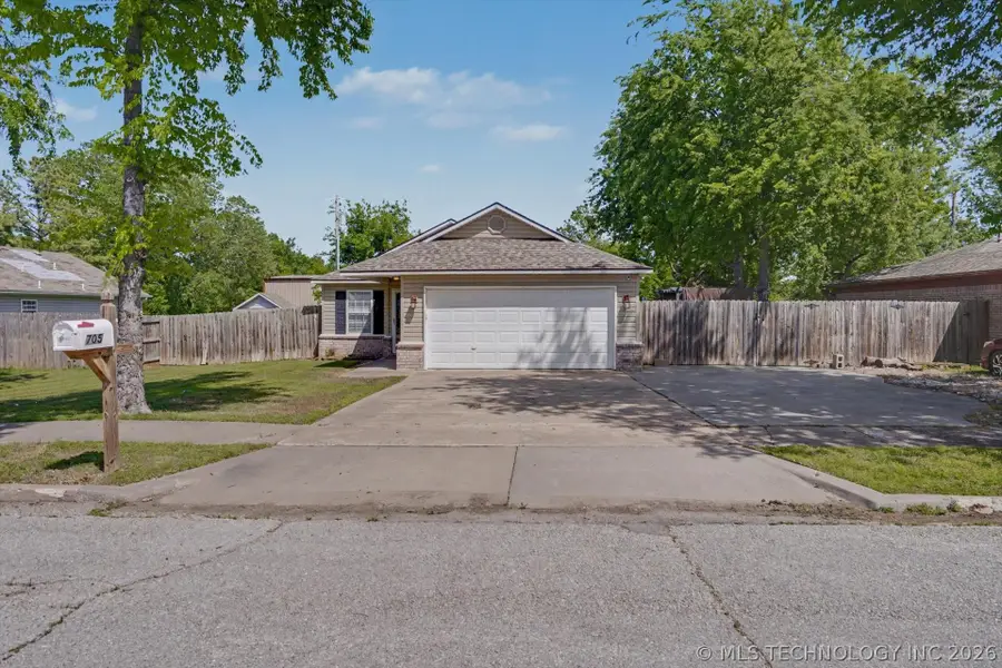 705 N Carlsbad Street, Owasso, OK 74055 - #3