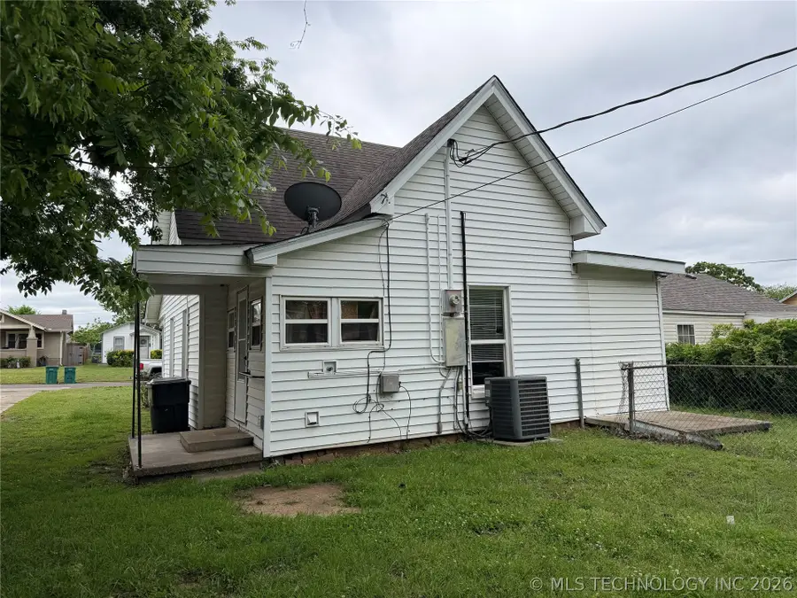 1009 E Thompson Avenue, Sapulpa, OK 74066 - #3