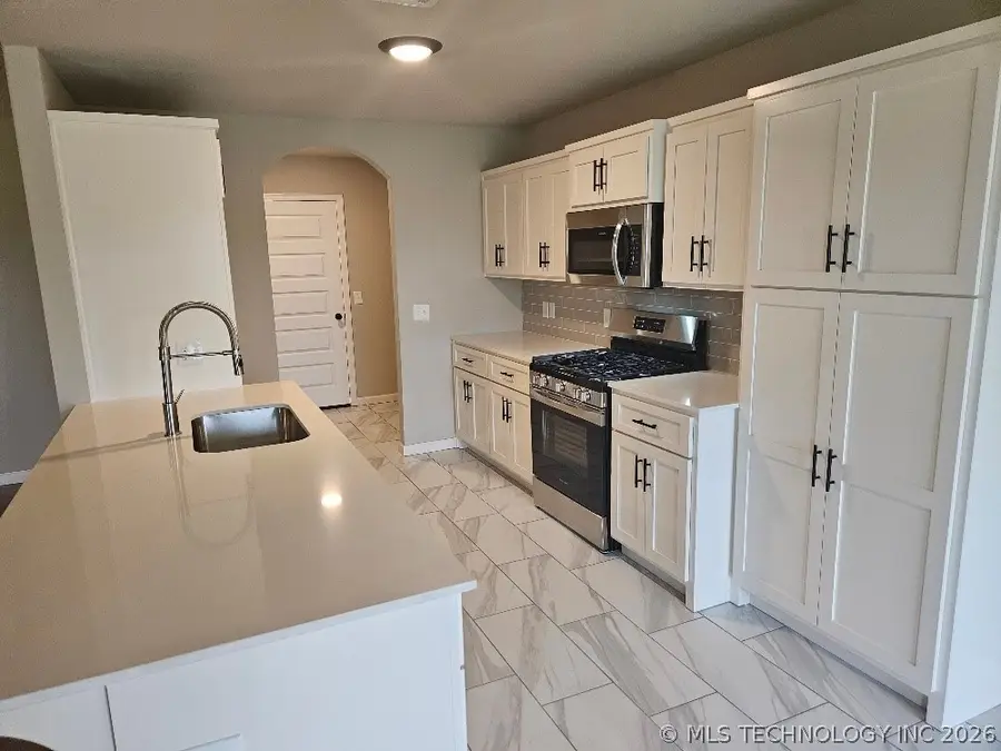 27914 E 108th Place S, Coweta, OK 74429 - #3