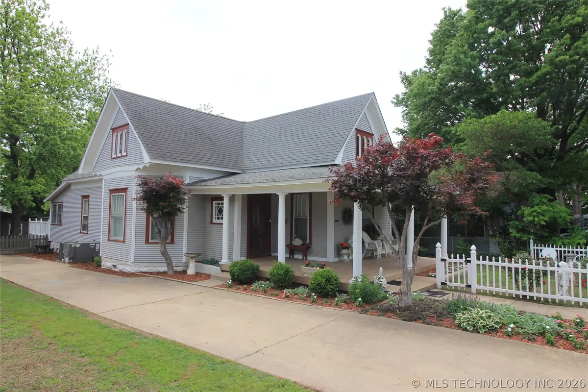 1024 E Lee Avenue, Sapulpa, OK 74066 - #1