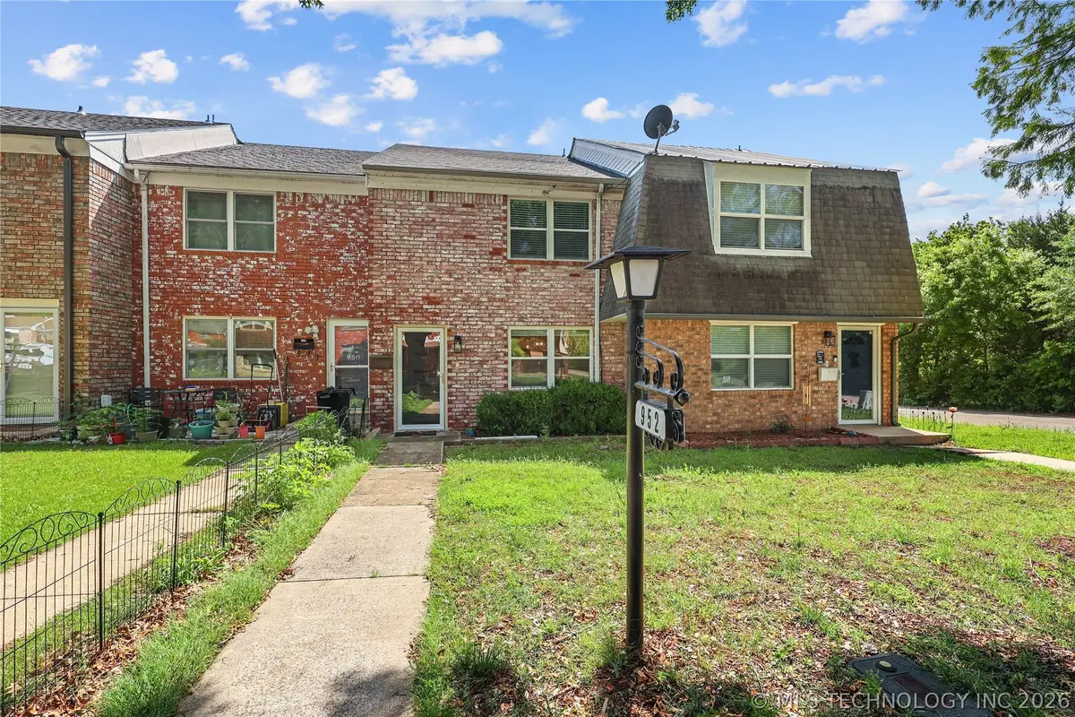 952 Manor Mall, Ardmore, OK 73401 - #1