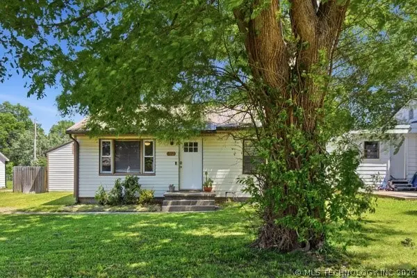 302 E 12th Street, Claremore, OK 74017 - #1