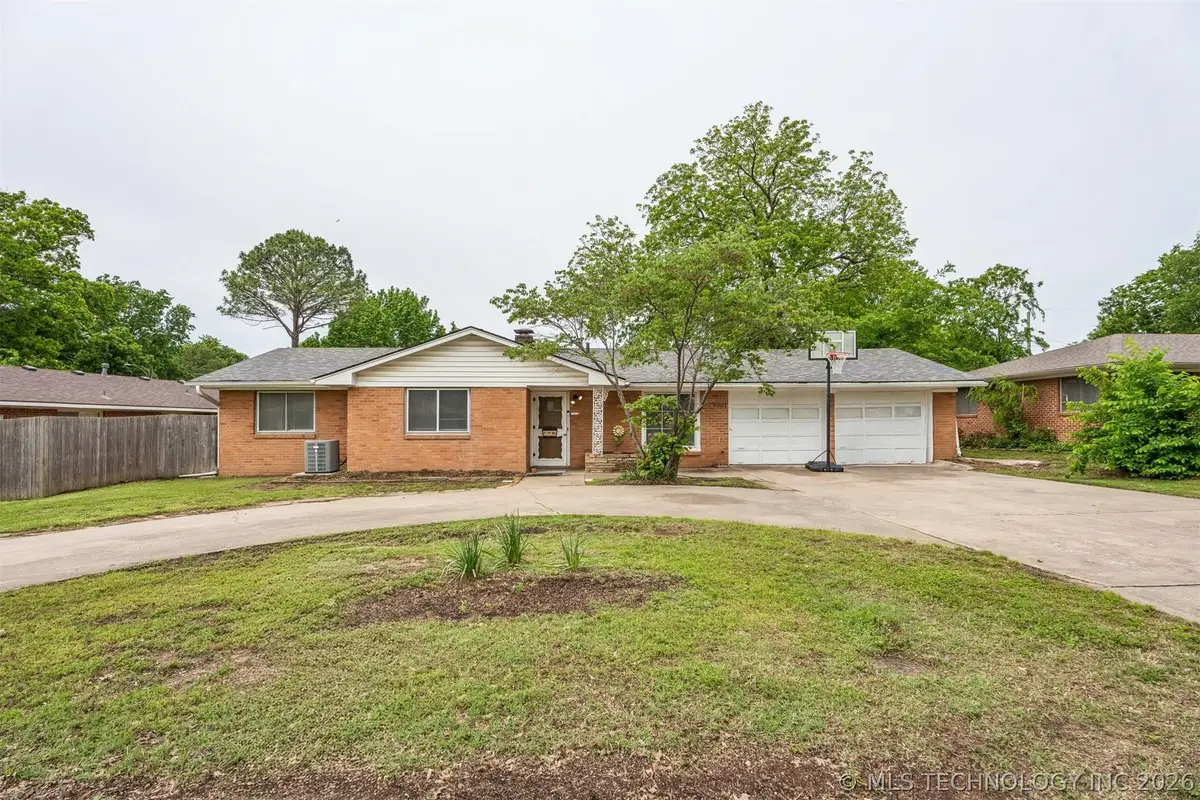 4507 E Frank Phillips Boulevard, Bartlesville, OK 74006 - #1