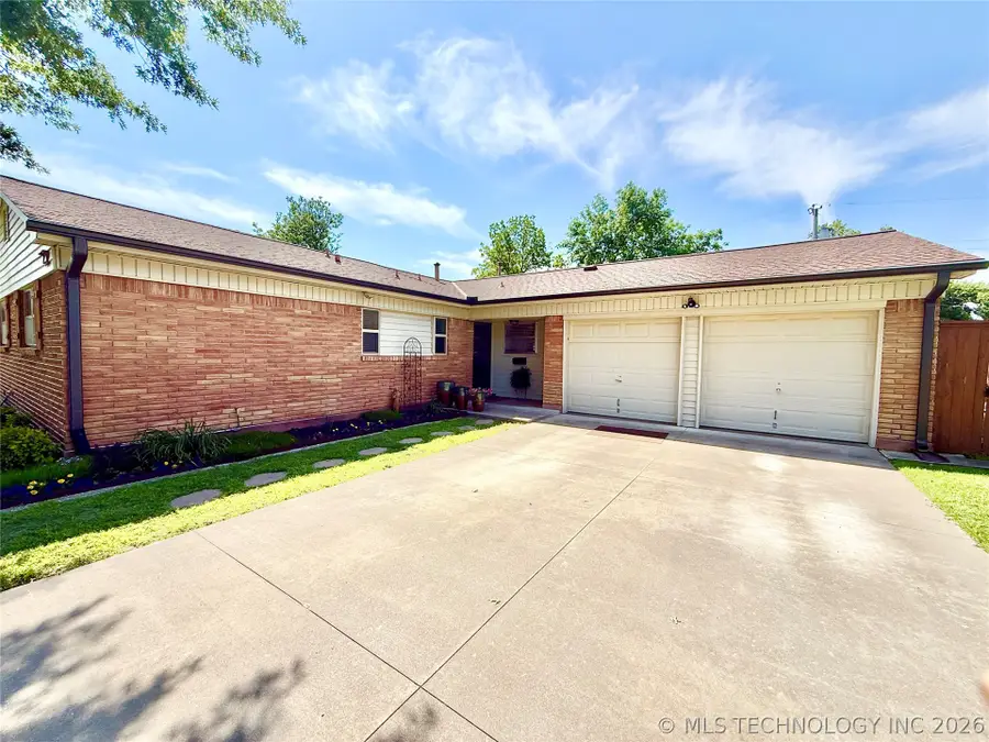 8556 E 32nd Street, Tulsa, OK 74145 - #2