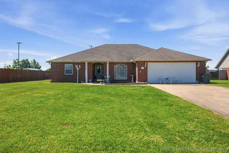 802 E 10th Terrace, Grove, OK 74344 - #2