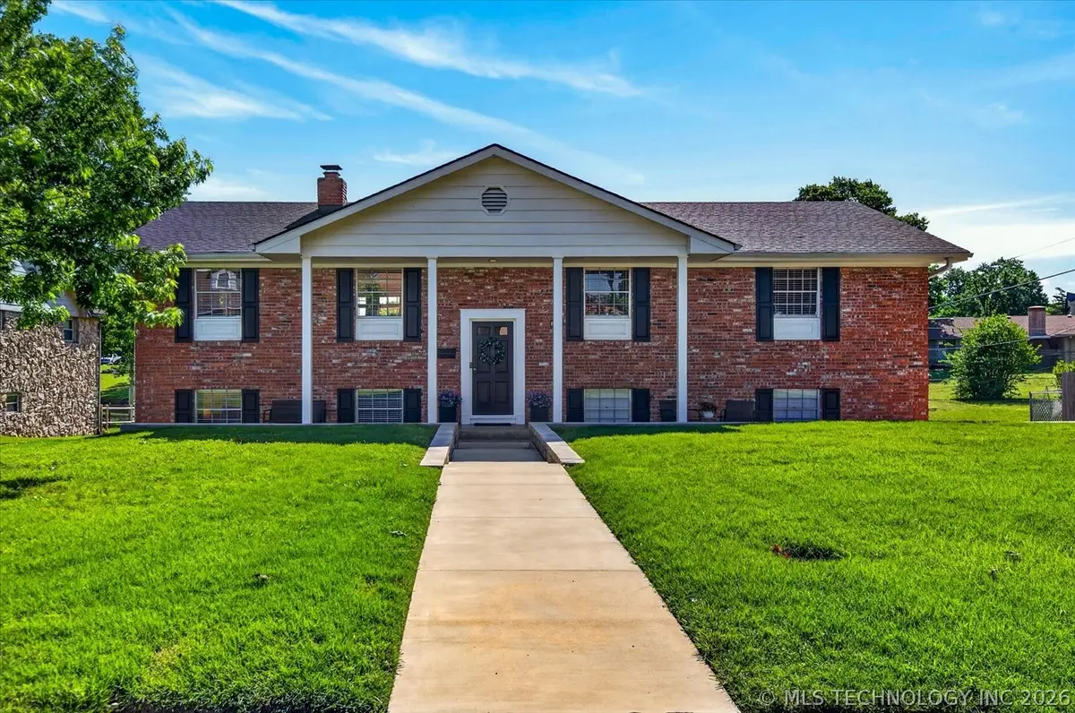 1048 SE Greystone Avenue, Bartlesville, OK 74006 - #1