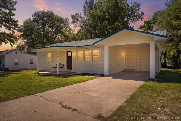 706 E Redwood Avenue N, Sallisaw, OK 74955