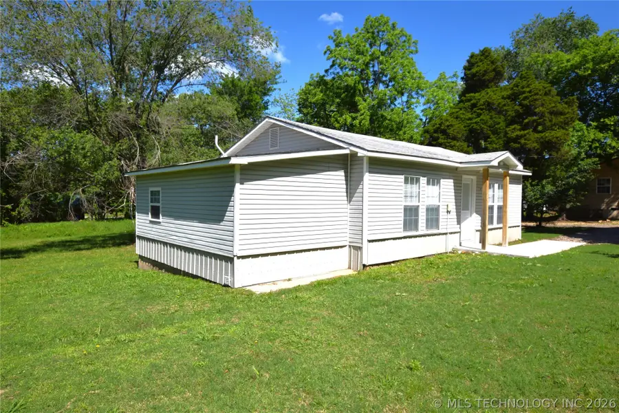 516 S Cherokee Street, Stilwell, OK 74960 - #3
