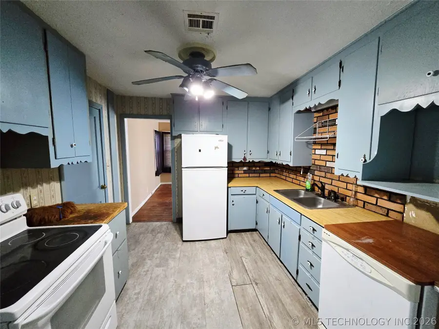 7 Payne Street, Pryor, OK 74361 - #3