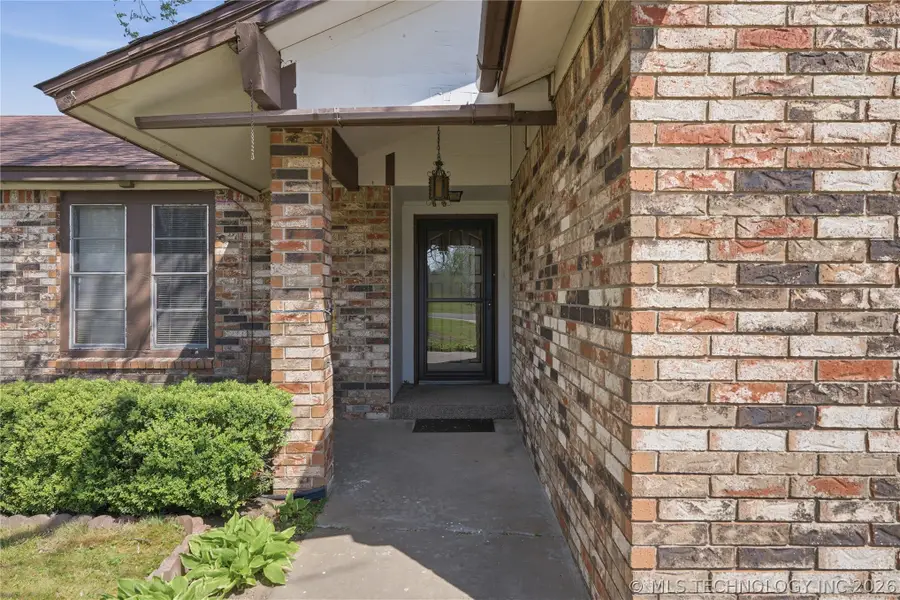 1204 SW 12th Place, Wagoner, OK 74467 - #2