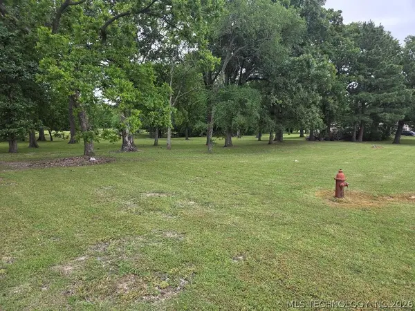 Hawkins Drive, Eufaula, OK 74432
