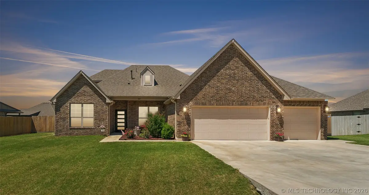 182 N Phillips Street, Skiatook, OK 74070 - #1