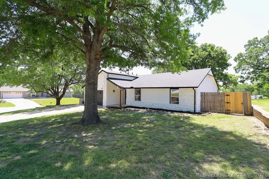2806 W 70th Street, Tulsa, OK 74132 - #2