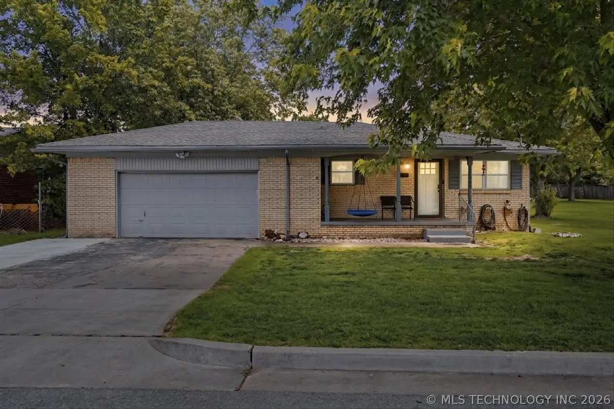1225 S Russell Street, Skiatook, OK 74070 - #1